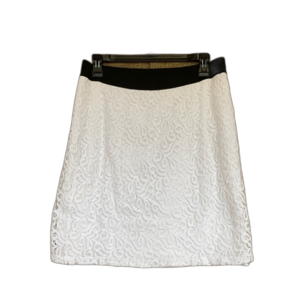 New York and Company white lace lined mini skirt with black elastic waistband